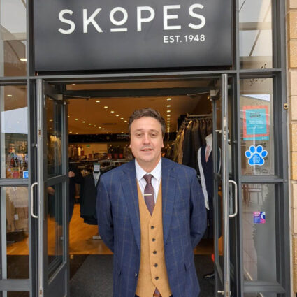 St Leger presenter Bobby Beevers visits Lakeside Village to get kitted out for the big event! 